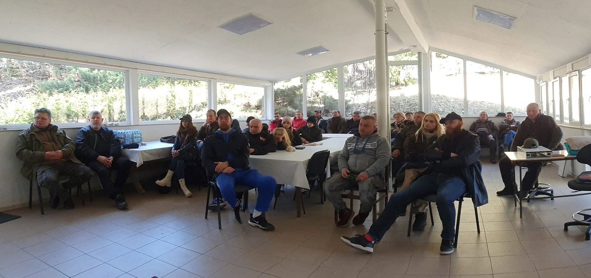 Szkolenie i trening strzelecki na strzelnicy