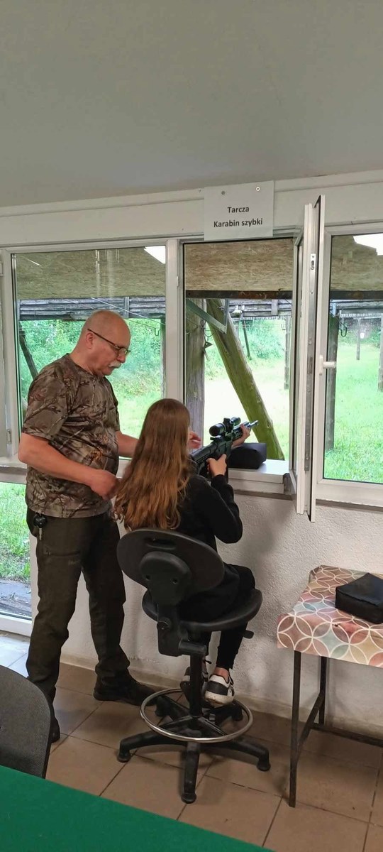 Szkolenie dla młodzieży na strzelnicy KBS Czarnków